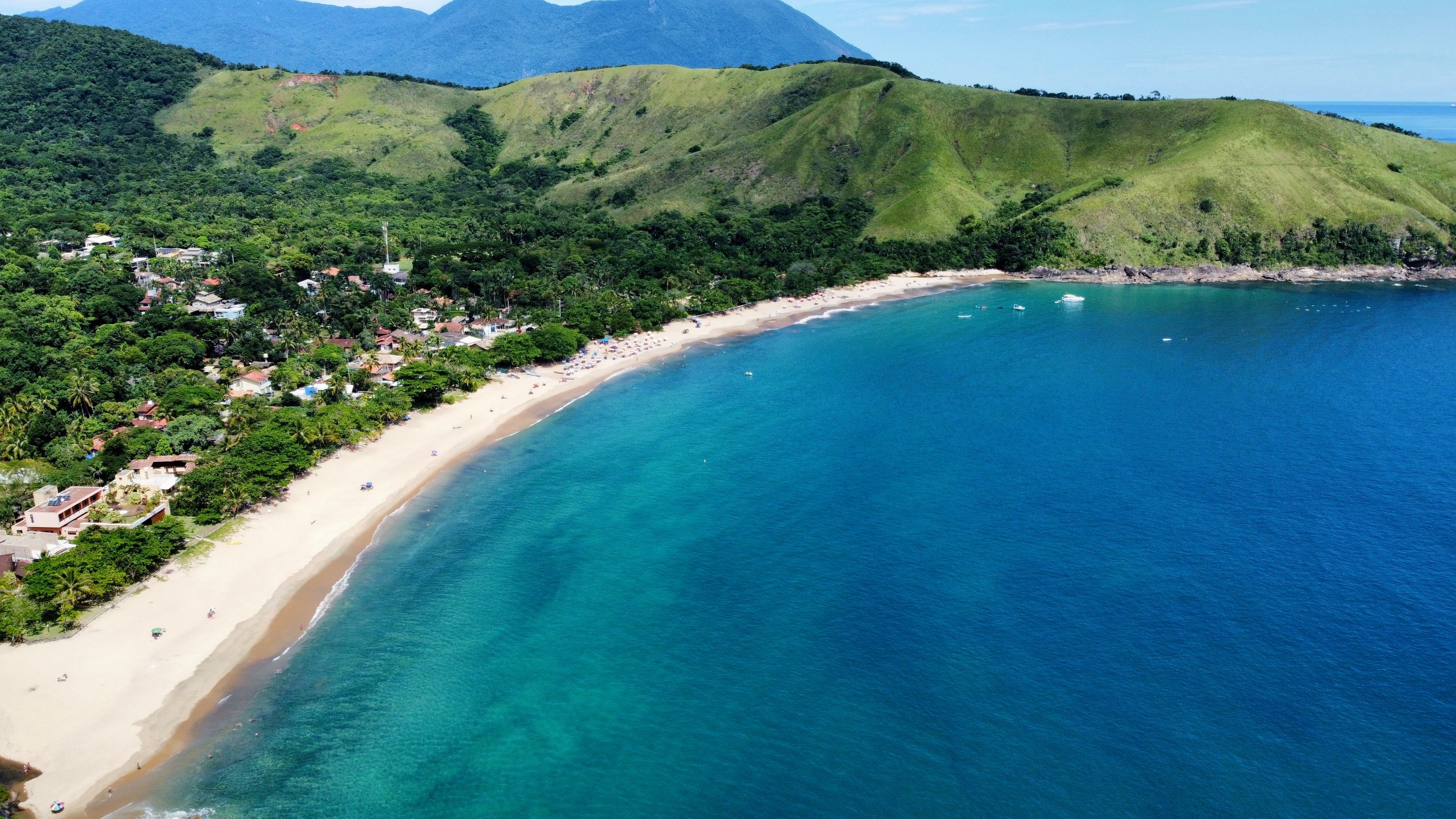 Vista de drone da Praia de Toque Toque Grande